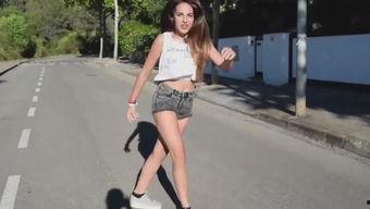 中日韩美女崴到脚尖视频,美丽与伤痛的瞬间